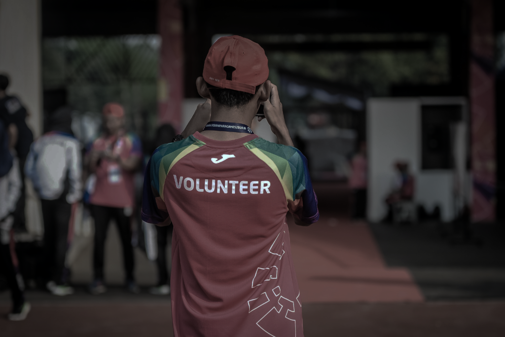 Volunteer wearing a volunteer shirt at an event
