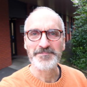 Llun proffil o Steve Woodward